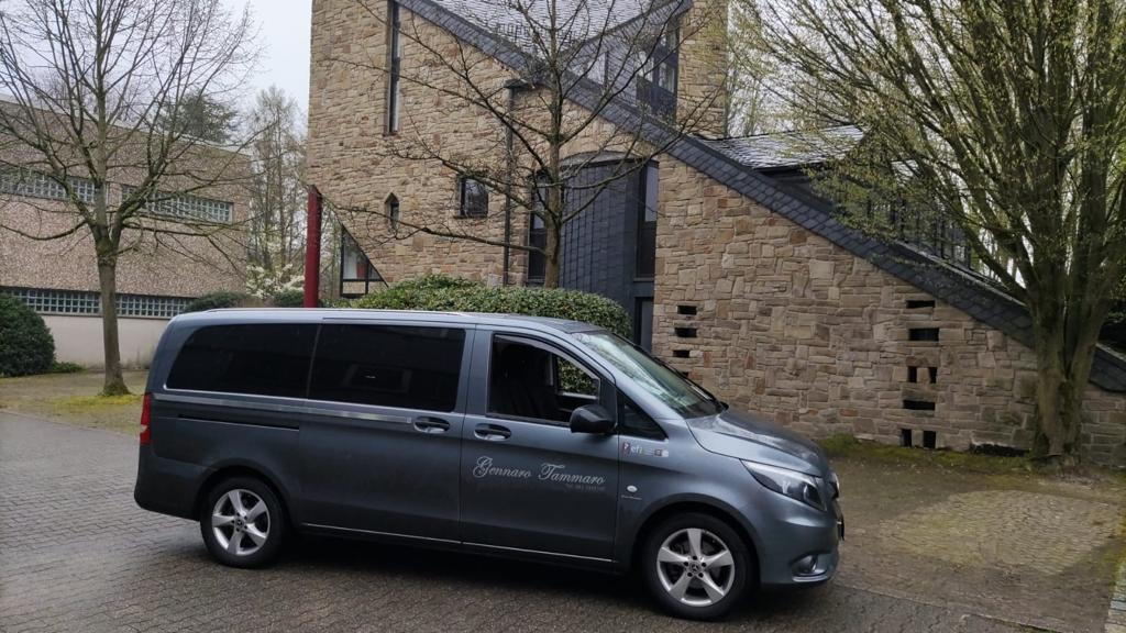 Mercedes Vito furgone trasporto funebre Gennaro Tammaro Napoli