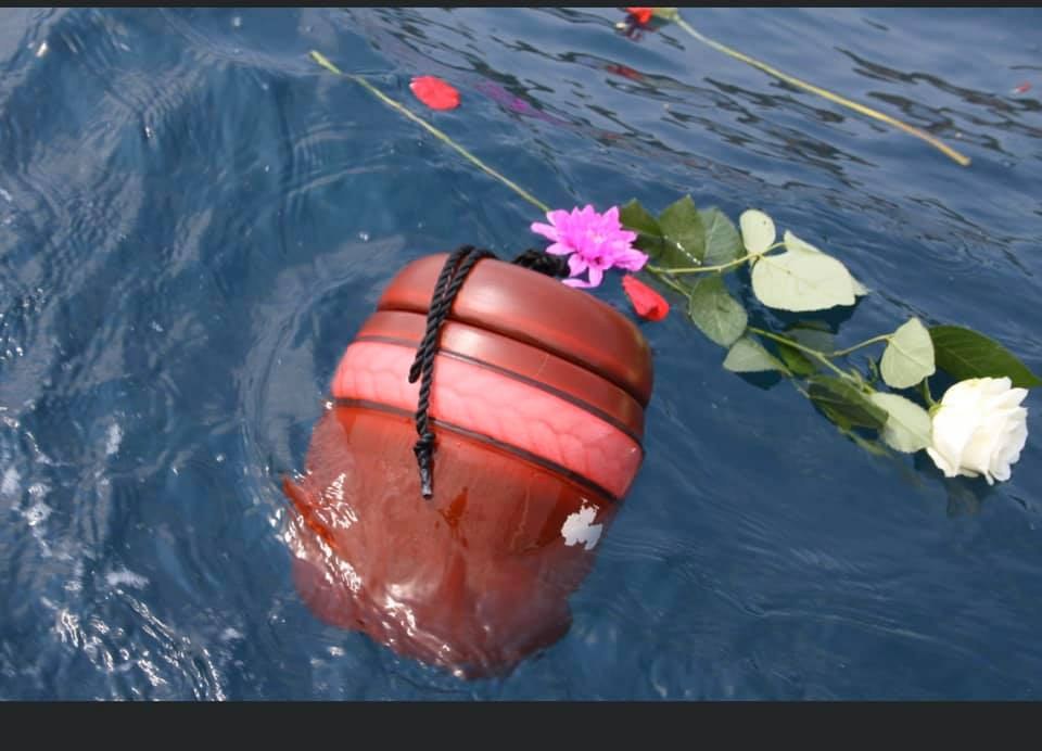 Urna biodegradabile per dispersione delle ceneri in mare a Napoli